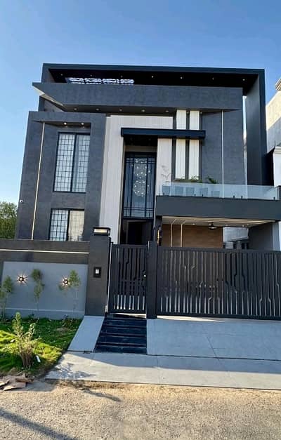 On Excellent Location House Of 10 Marla In Citi Housing Society For sale
