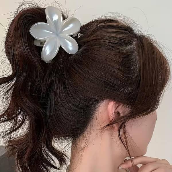 Flower Clip – Catcher Woman by Flower Clip for Women, Pearl White Hair Catcher, Strong Grip for Thick & Thin Hair