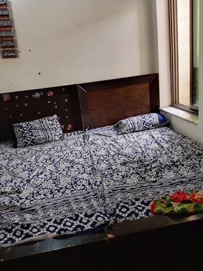 2 single bed with mattress achi condition ma ha
