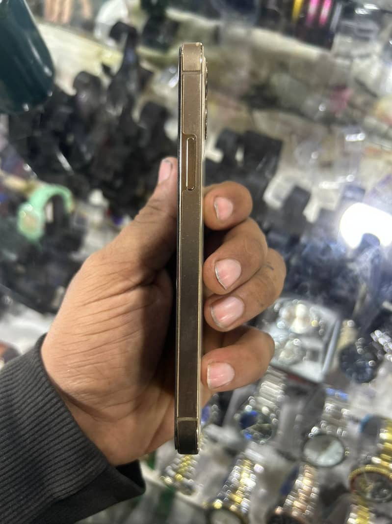 Apple iPhone 12 Pro 3