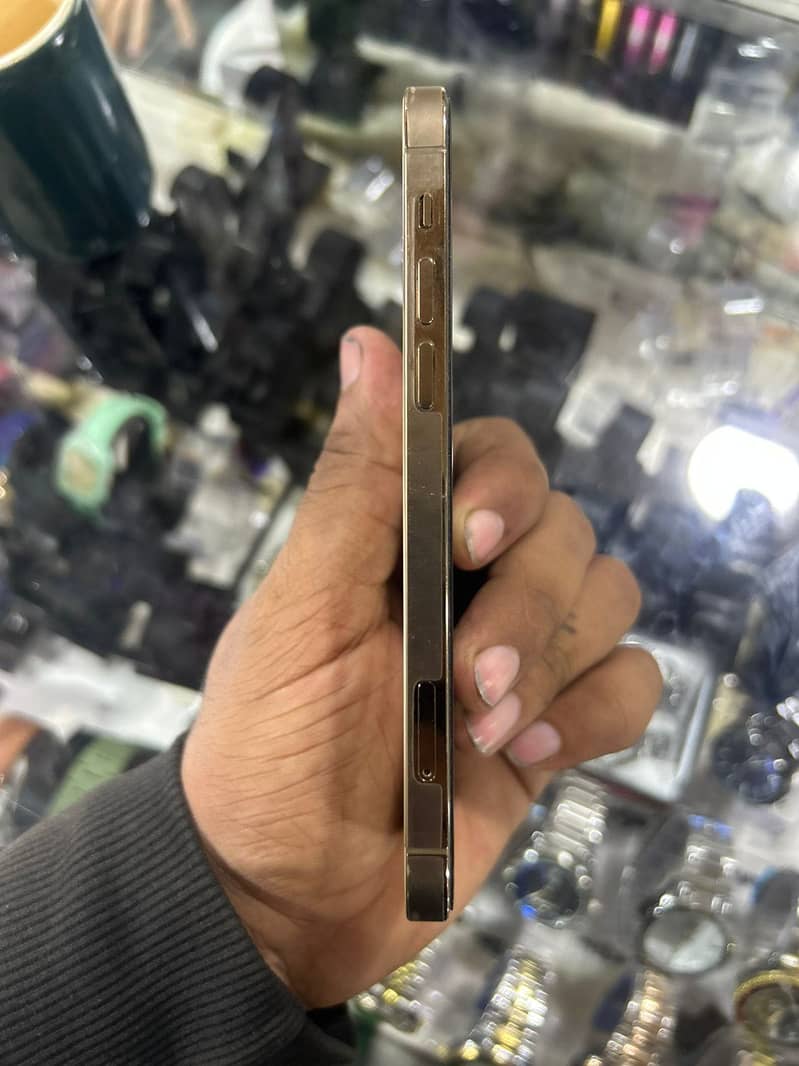 Apple iPhone 12 Pro 4