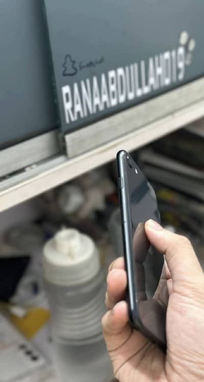 Apple iPhone SE