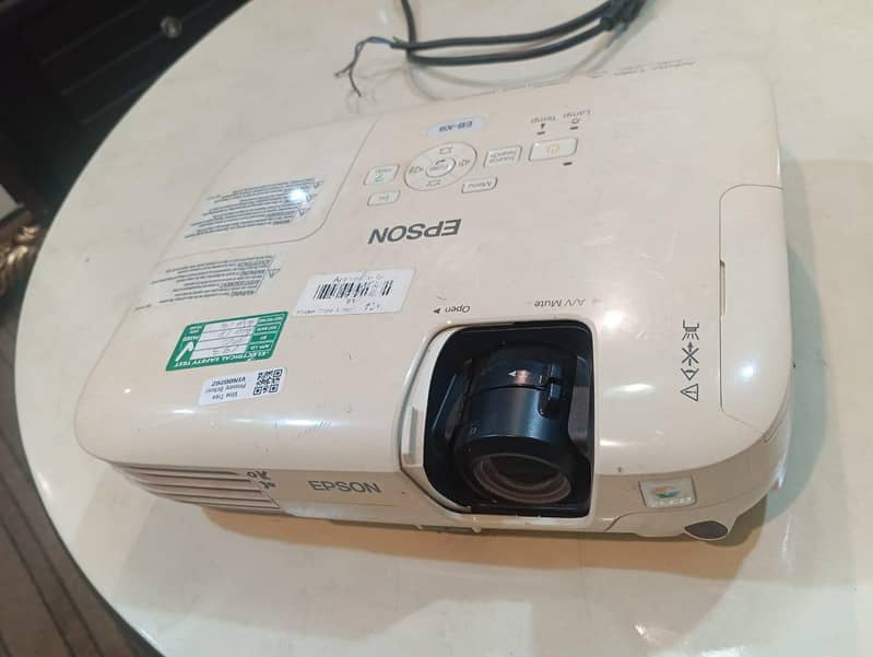 LCD PROJECTOR MODEL:H375B 1