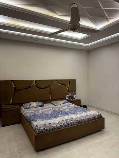 Like new kanal house 80 feet road for silent office/Residents