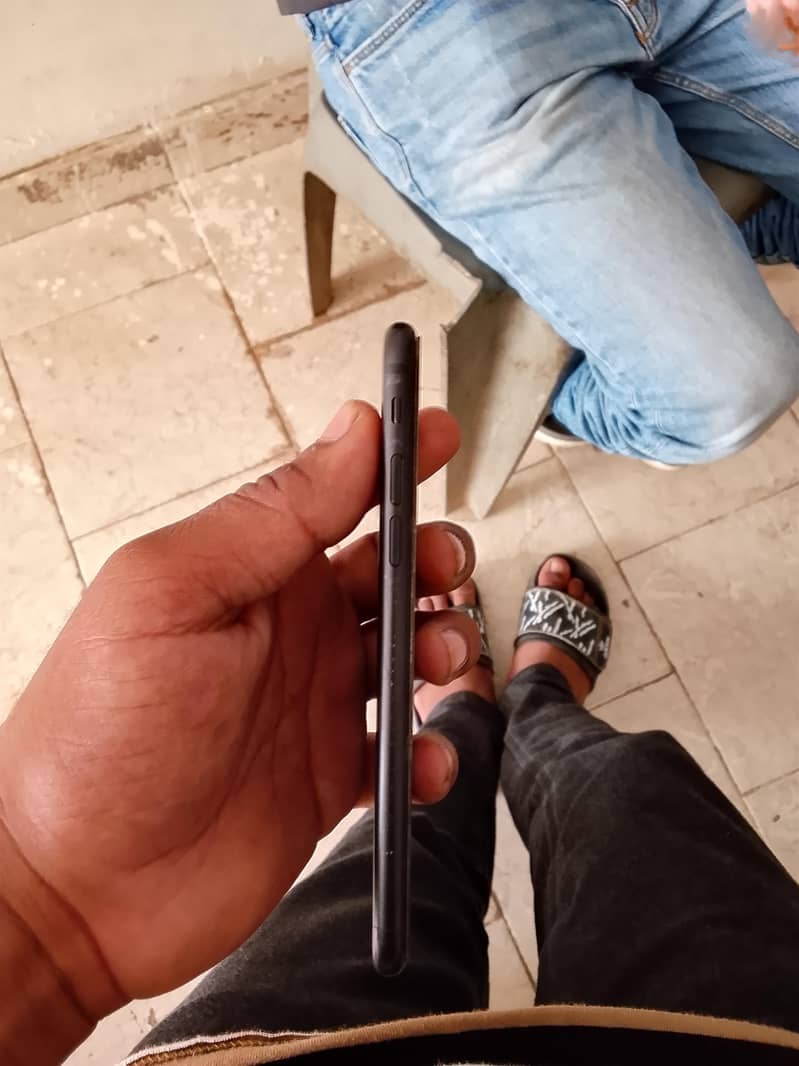 Apple iPhone 7 3