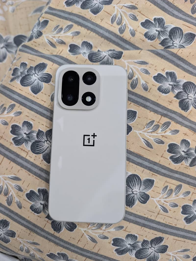 OnePlus 15 1