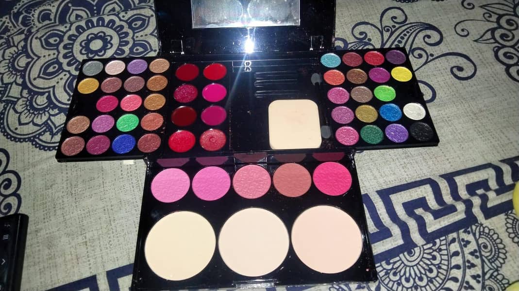 makeup kit 3