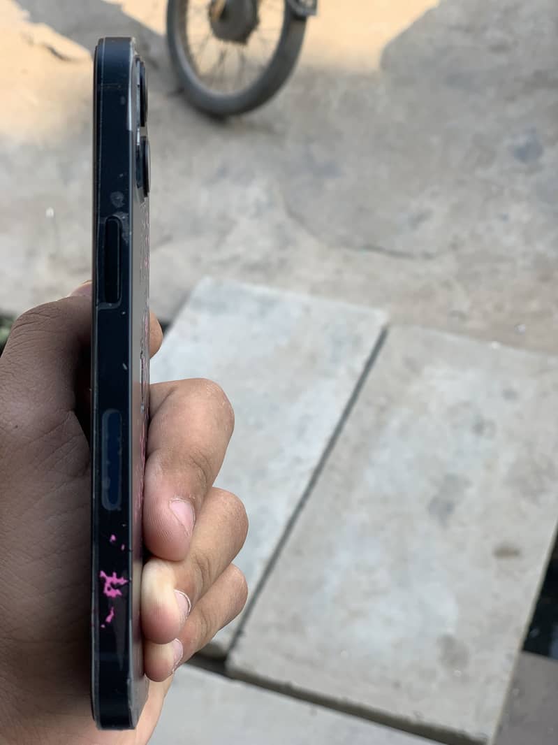 Apple iPhone 13 2