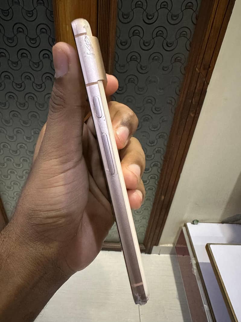 Google Pixel 8 4