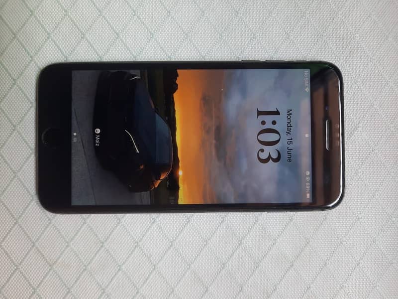 Apple iPhone 8 Plus 3