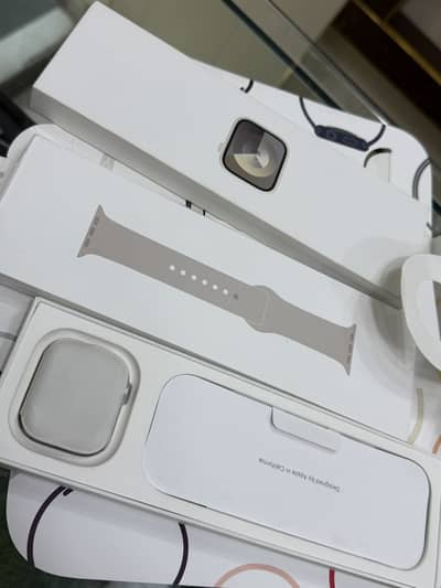 Apple watch series 9  colour starlight 100% health