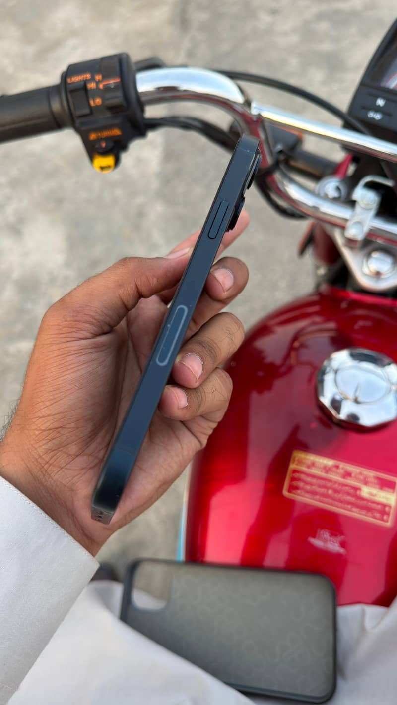 Apple iPhone 14 plus 3
