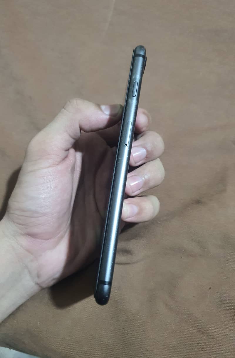 Apple iPhone 8 Plus 3