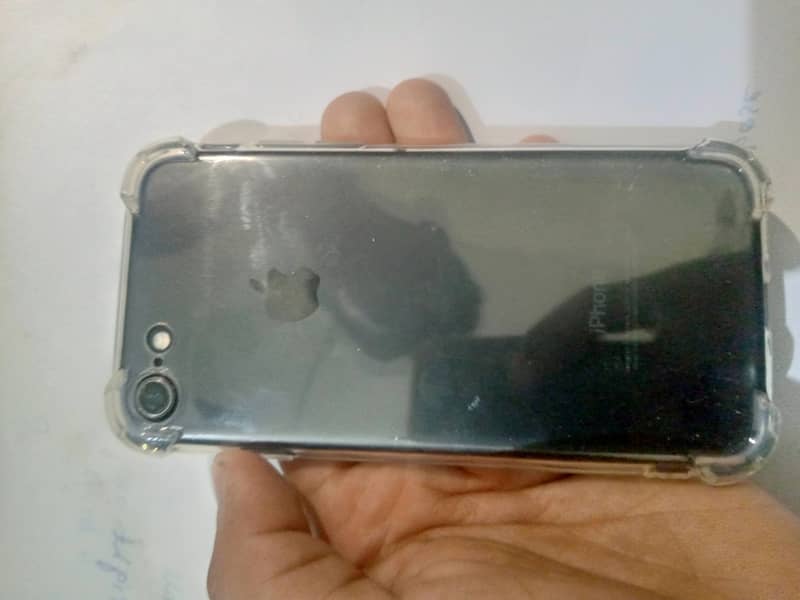 Apple iPhone 7 3