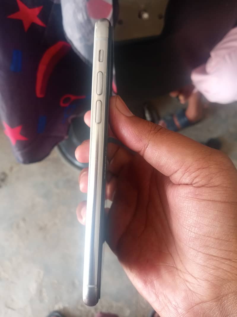 Apple iPhone X 3