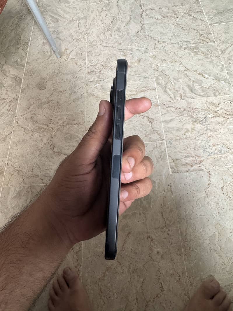 Apple iPhone 16 Pro Max 4