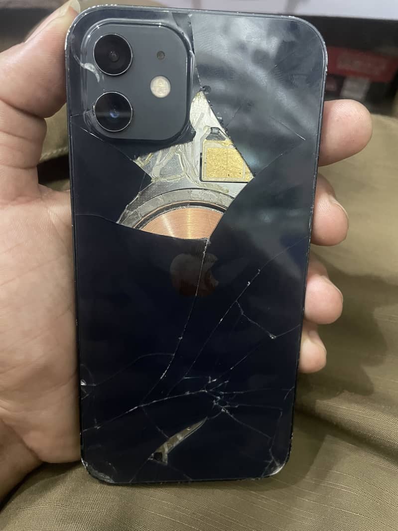 Apple iPhone 12 4