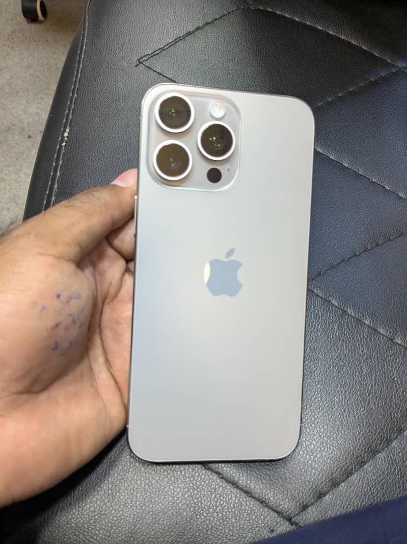 Apple iPhone 15 Pro Max 0
