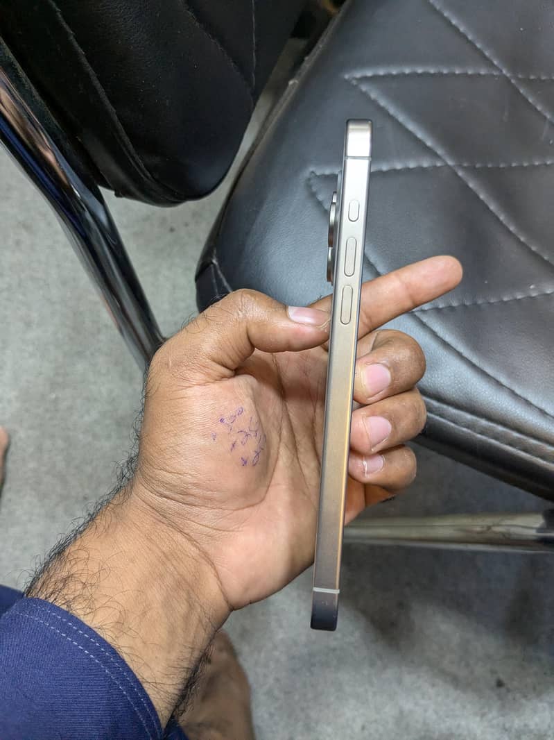 Apple iPhone 15 Pro Max 1
