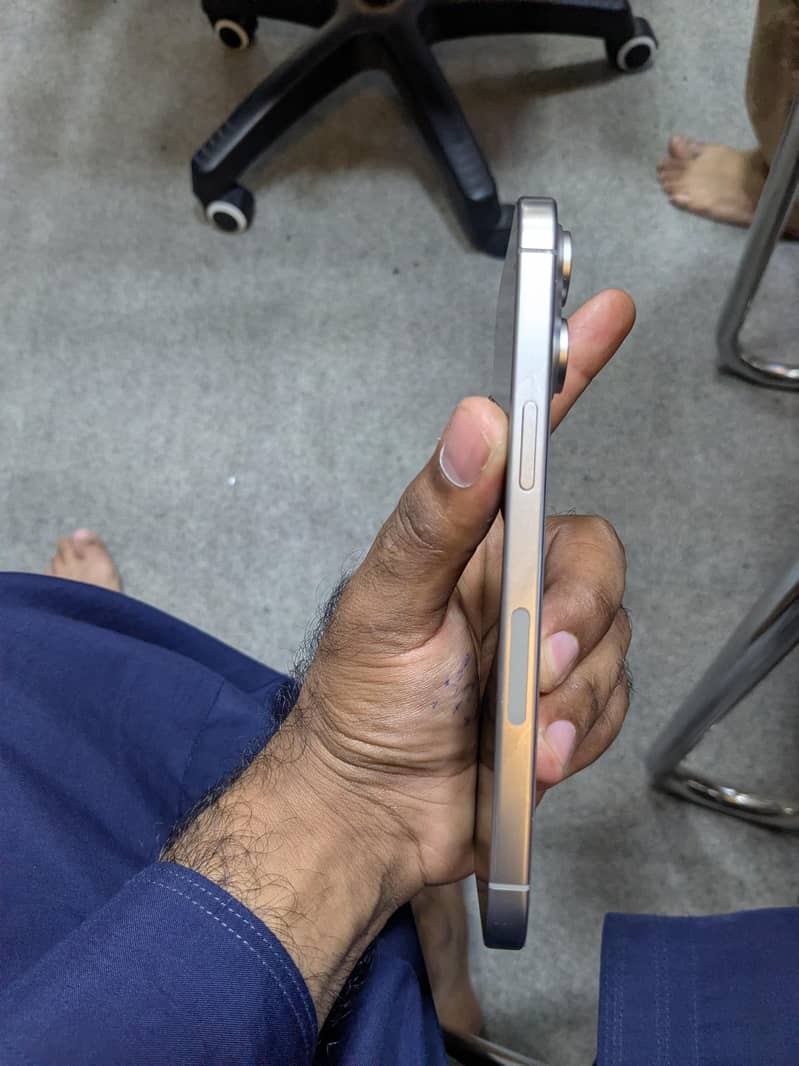 Apple iPhone 15 Pro Max 3