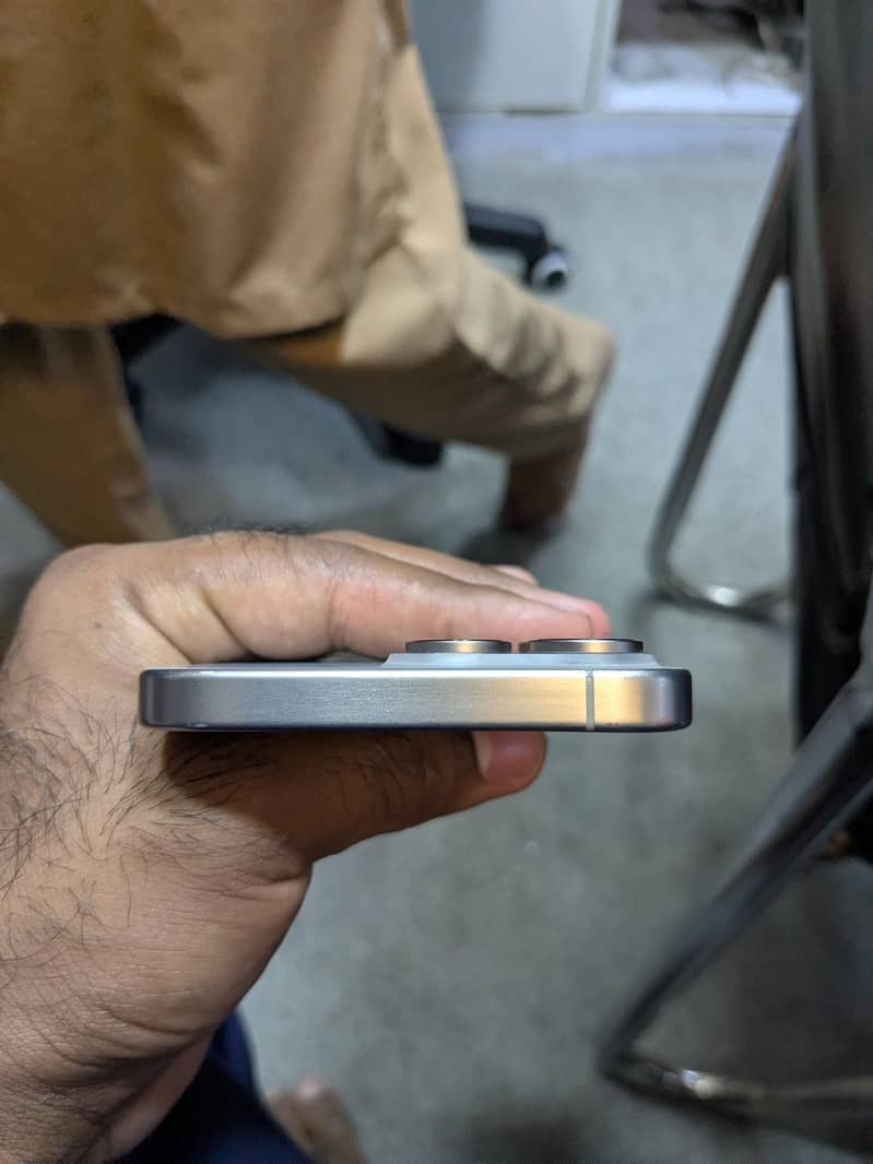 Apple iPhone 15 Pro Max 4
