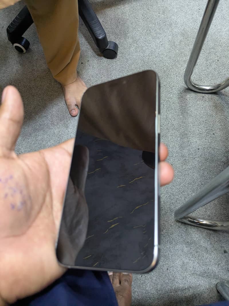 Apple iPhone 15 Pro Max 5