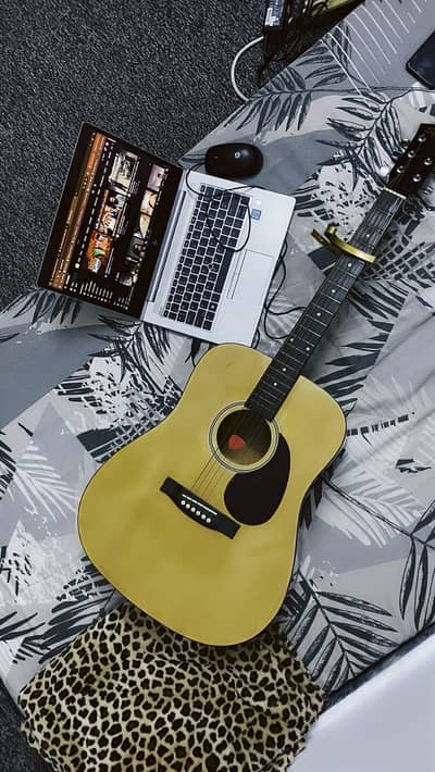 Fender Guitar in good condition with bag