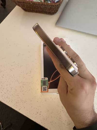 Apple iPhone 16 Pro Max