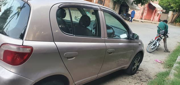 vitz car 2008 registered