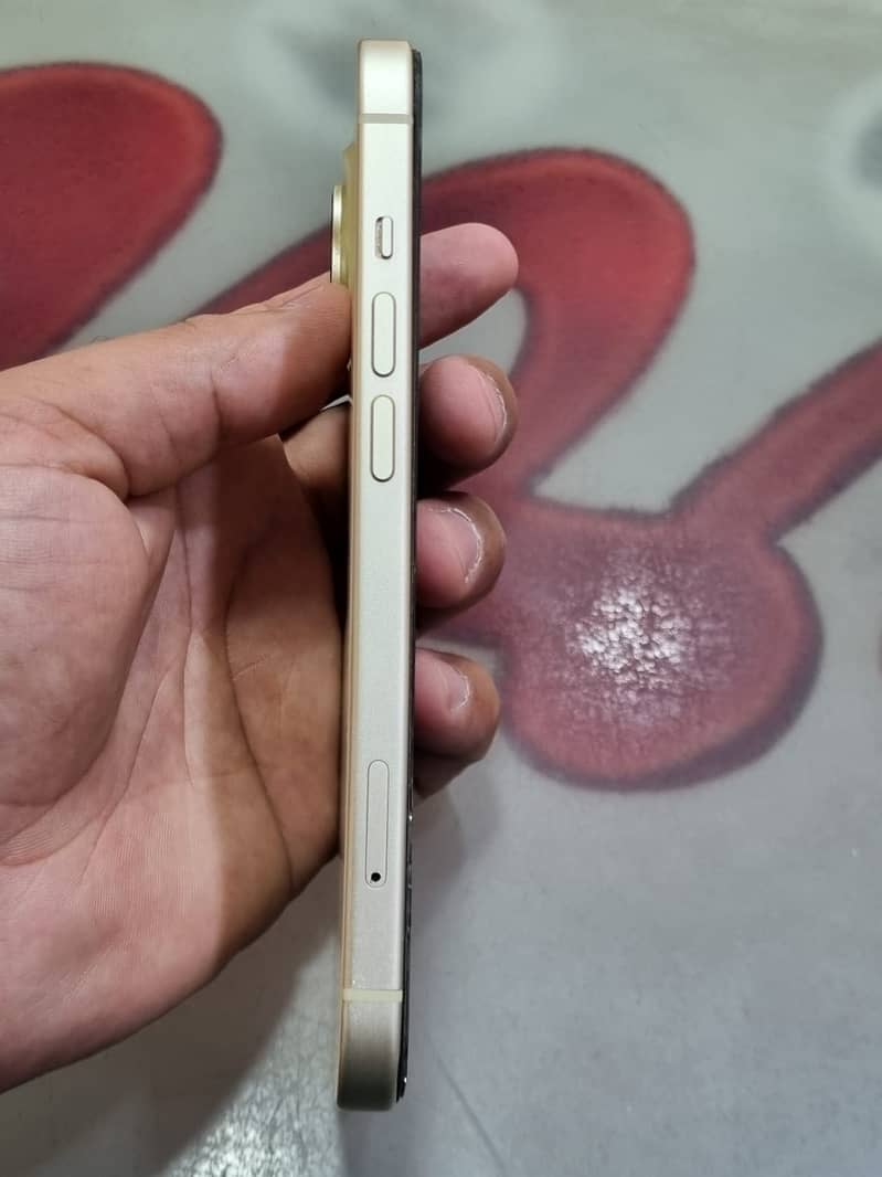 Apple iPhone 15 2