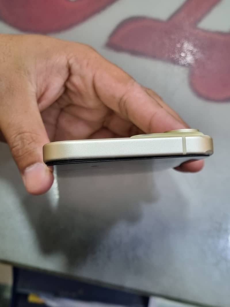Apple iPhone 15 5