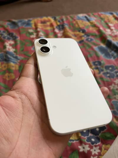 Apple iPhone 16