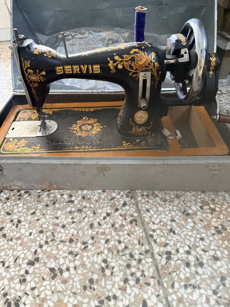 Servis sewing machine 1