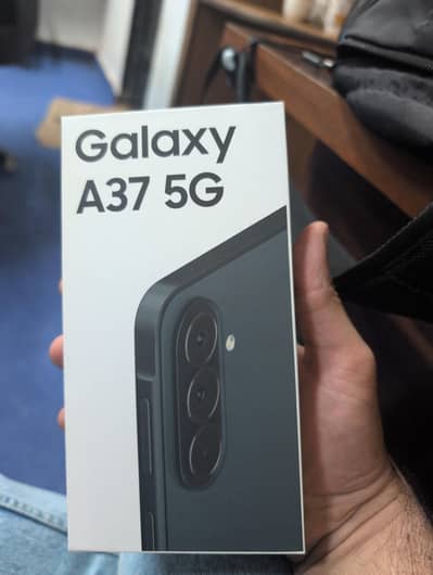 Just box open. PHONE HATH MAIN BI NAHI PAKERA