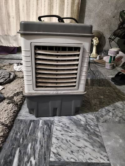 DC solar battery table cooler