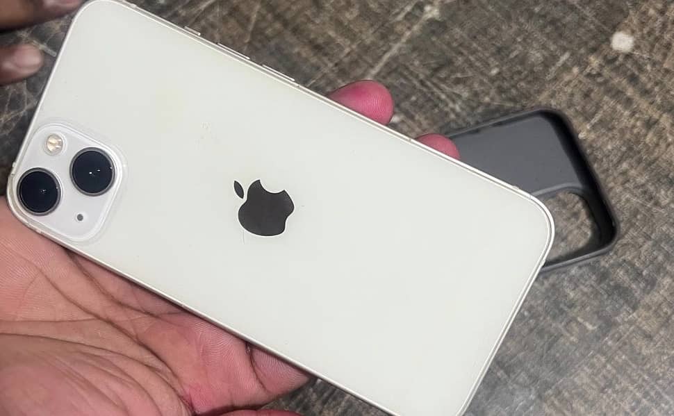 iPhone 13 0