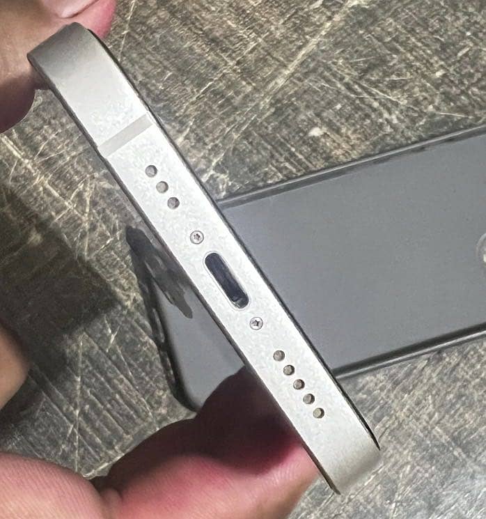 iPhone 13 3