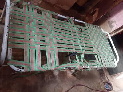 folding wali charpai argent sell krni hai