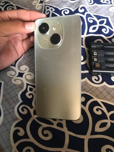 urgent sale tecno spark go 1 10 / 9 condition char chot mein hai