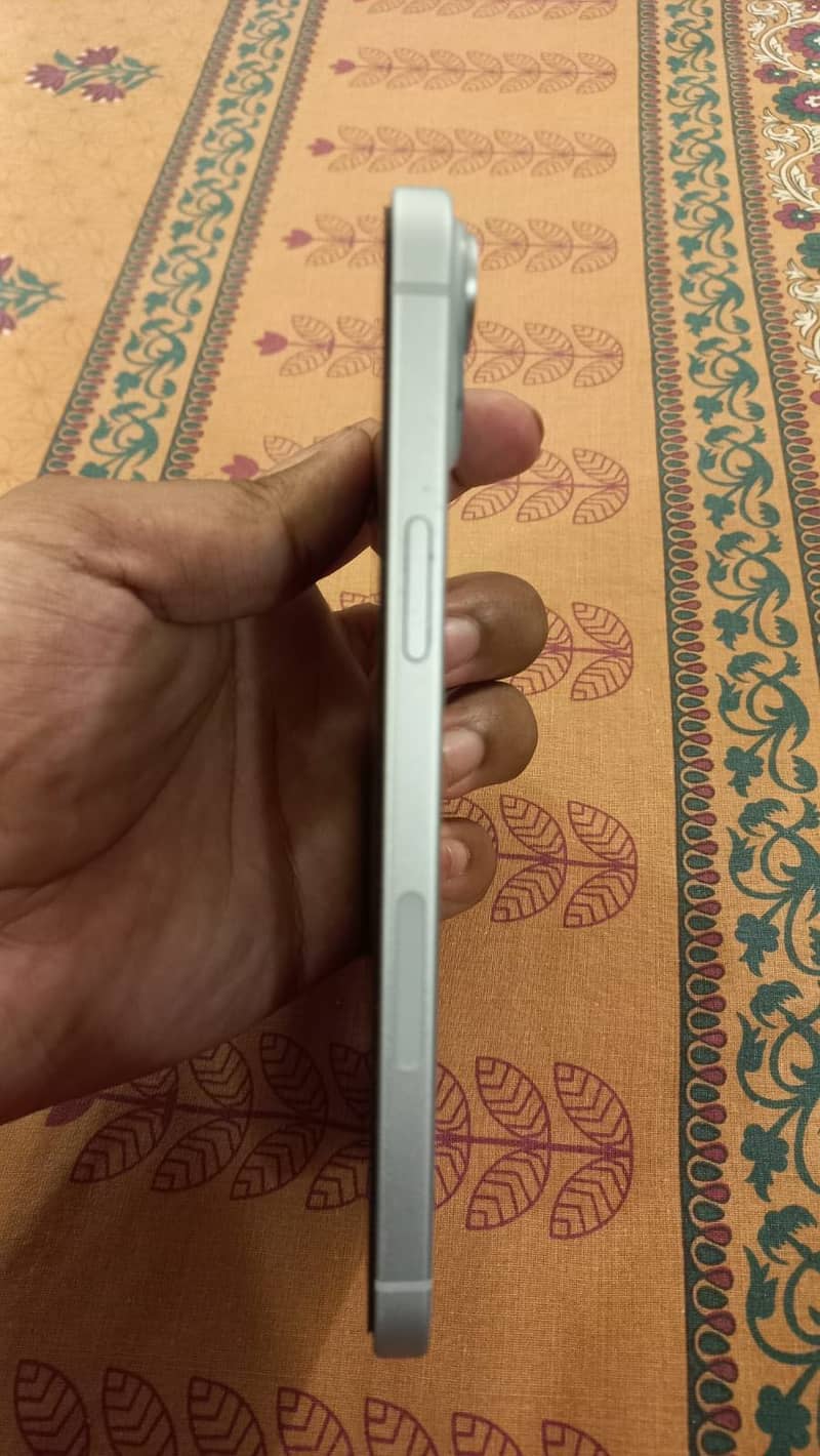 Apple iPhone 15 plus 1