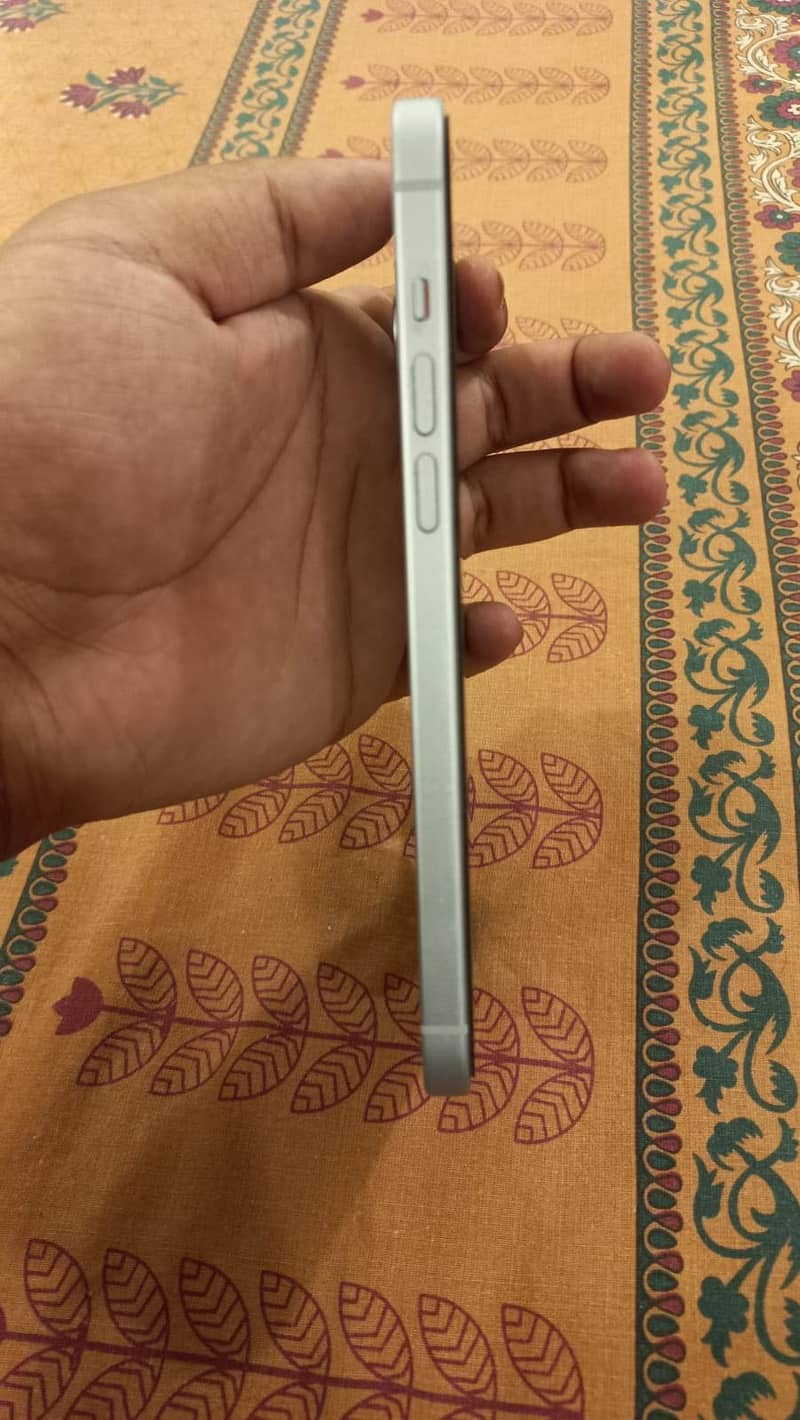 Apple iPhone 15 plus 3