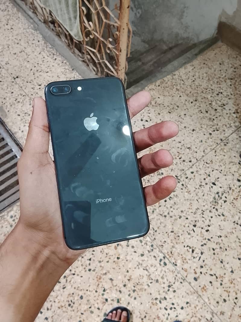 Apple iPhone 8 Plus 1