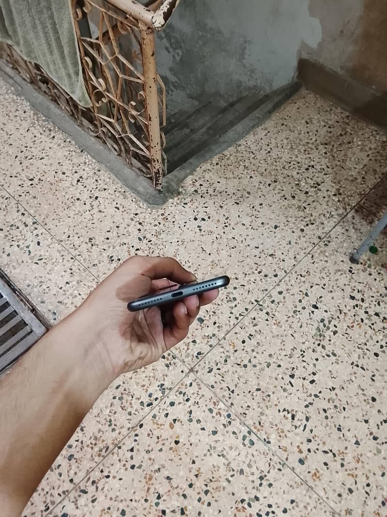 Apple iPhone 8 Plus 4