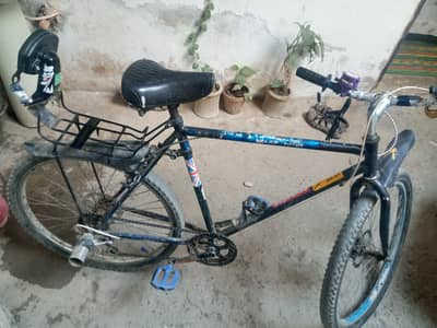 Black & White Bicycle for Sale – Good Condition