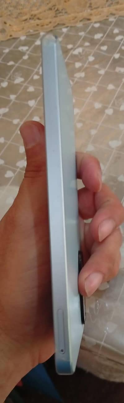 with box and cable and wranty card