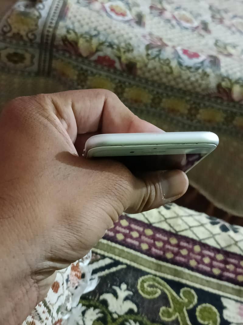 Apple iPhone 8 3