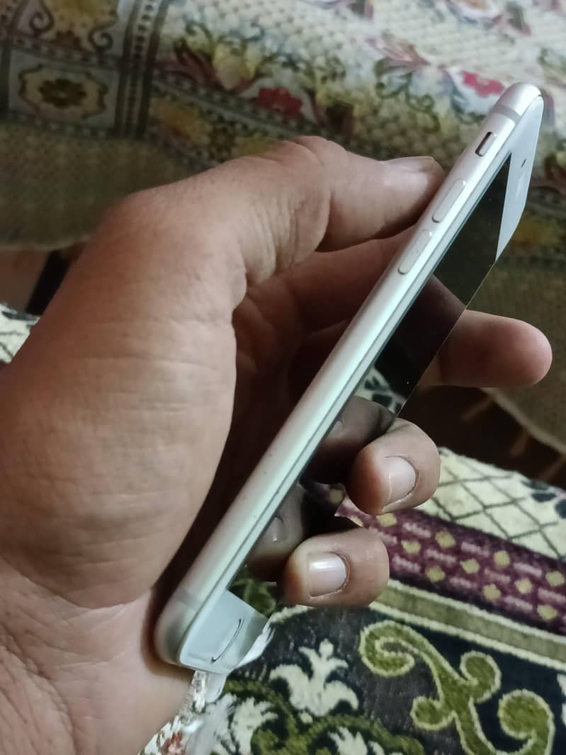 Apple iPhone 8 4