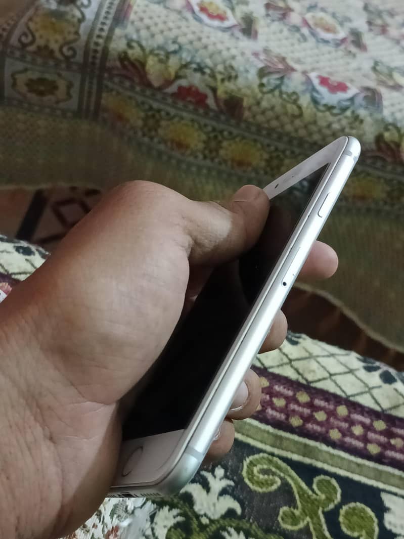 Apple iPhone 8 6
