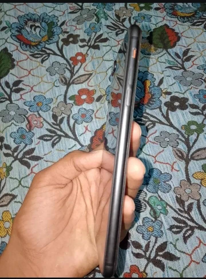 Apple iPhone 8 Plus 3