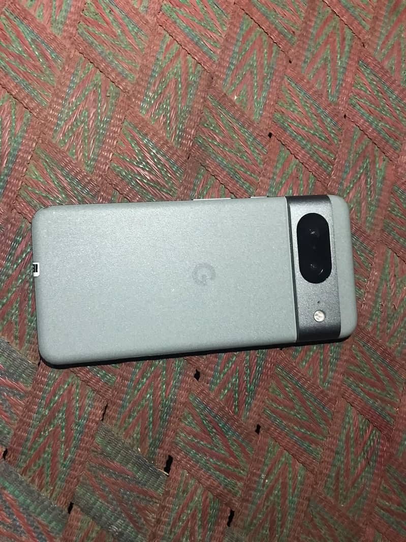 Google Pixel 8 4